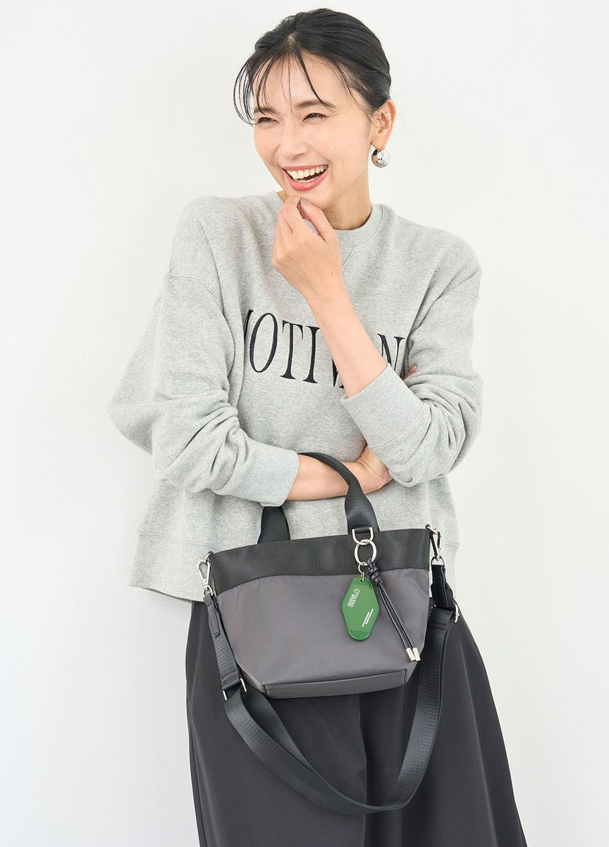 高彈力刺繡LOGO大學T